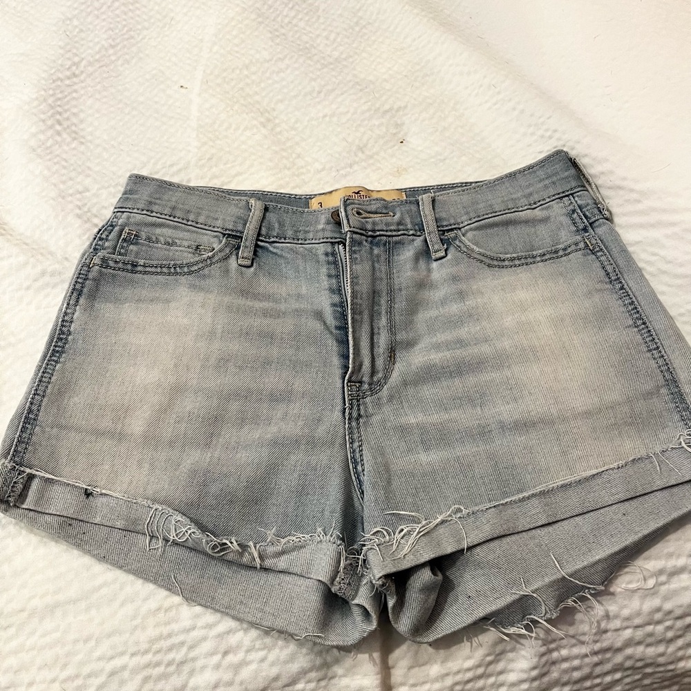 Hollister short short high-rise size 3